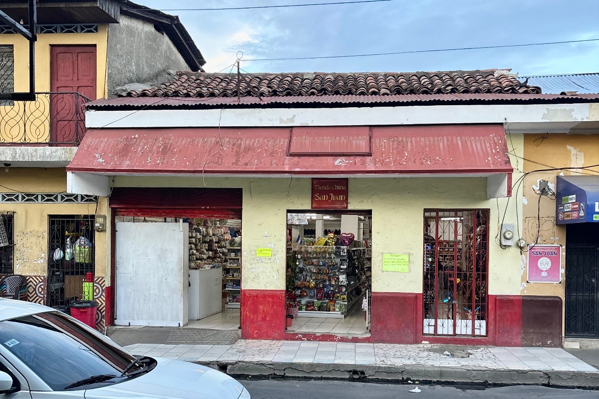 Costado Norte Iglesia San Juan  Leon 21000   